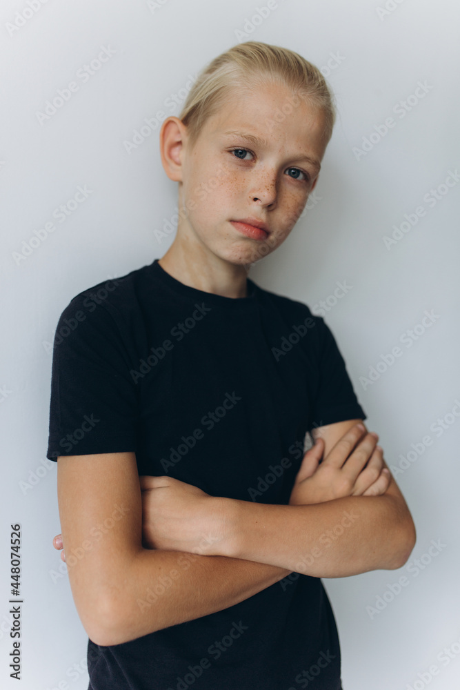 Handsome blonde guy isolated on grey background. Teenager stylish emotional portrait
Handsome blonde guy isolated on grey background. Teenager stylish emotional portrait