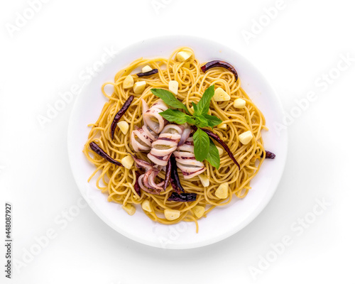Spaghetti with spicy squid