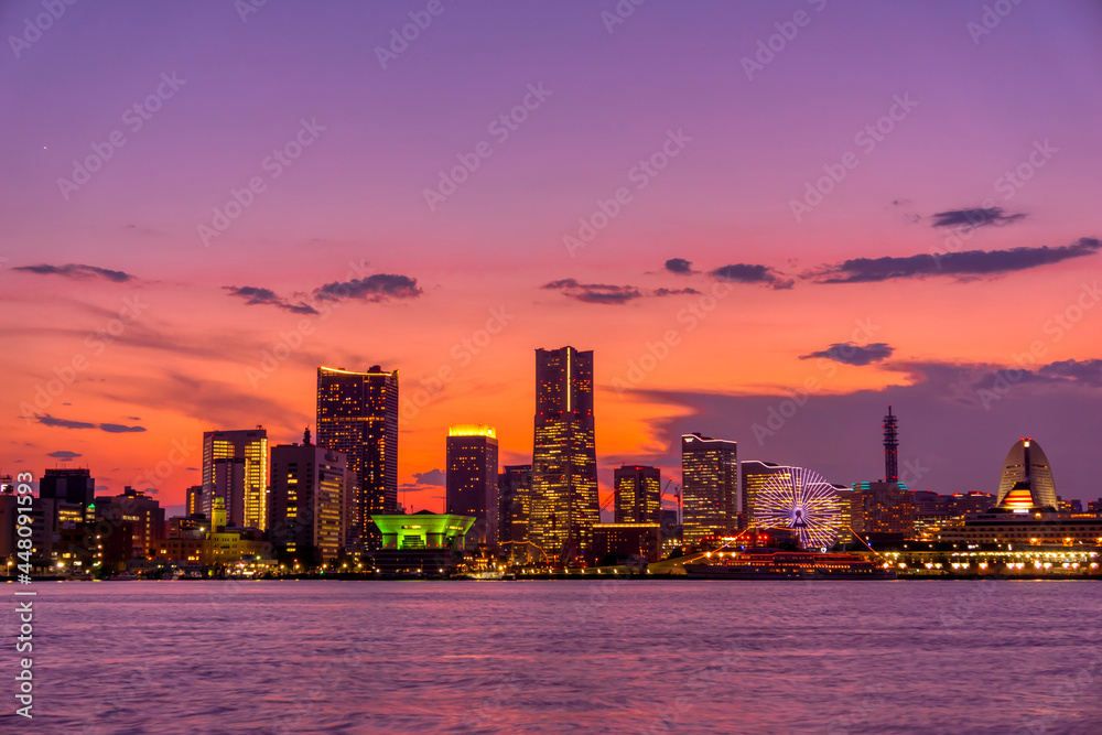 Fototapeta premium 横浜風景 2021 夏 みなとみらい マジックアワー