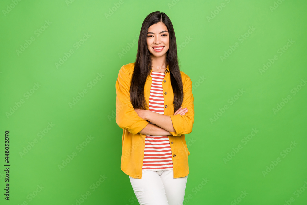 Photo of lovely brown hairdo young lady crossed arms wear yellow shirt isolated on green color background Photo of lovely brown hairdo young lady crossed arms wear yellow shirt isolated on green color background