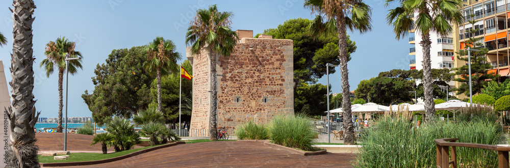 Torre de San Vicente en la playa de Benicàssim.