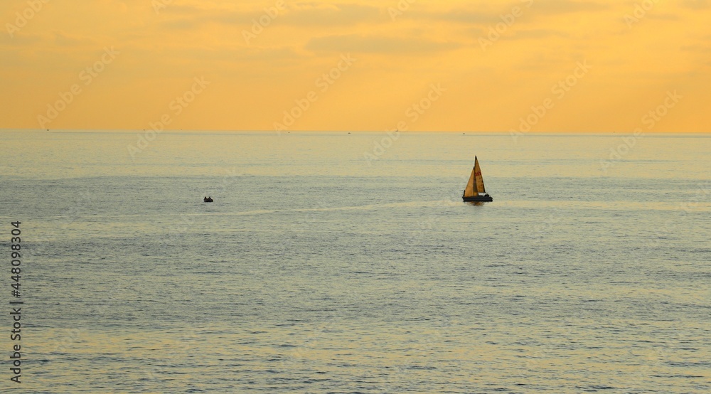 Naklejka premium coucher de soleil océan