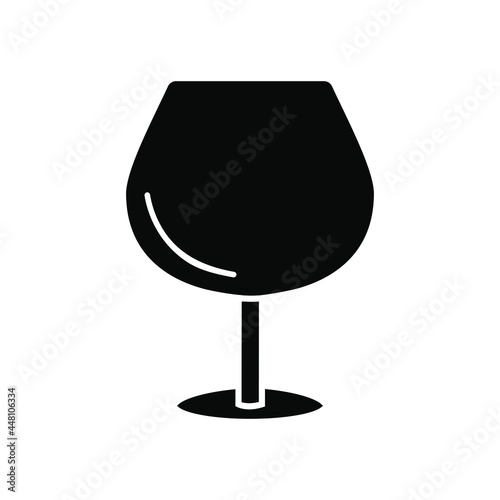 Wineglass icon vector set. alcoholic drink illustration sign collection. goblet symbol. Bar logo.