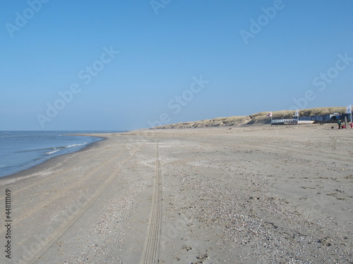 Endlos weiter Strand in Nordholland  Niederlande Endless expanse on the beach of North Holland  the Netherlands