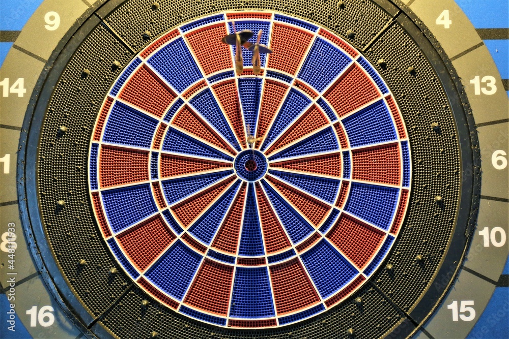 Naklejka premium dart in the target