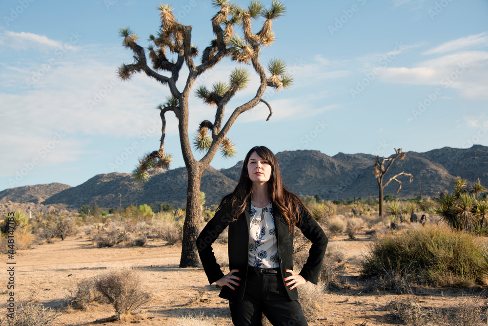 Naklejka premium Business woman in the desert. 