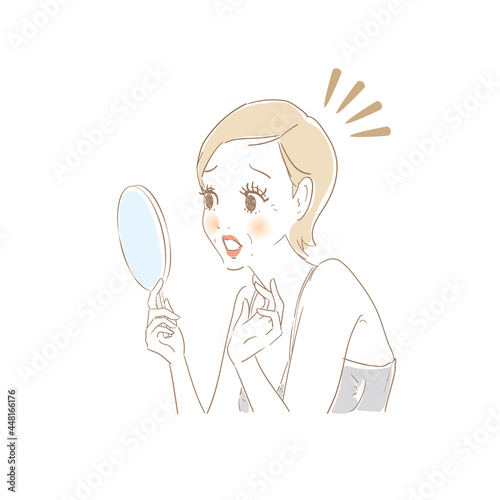鏡でお肌をチェックする女性