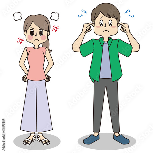 騒音に悩まされて耳を塞ぐ男性と怒っている女性