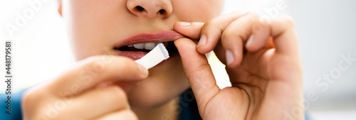 Fotografija Woman Chewing Wet Moist Nicotine Product