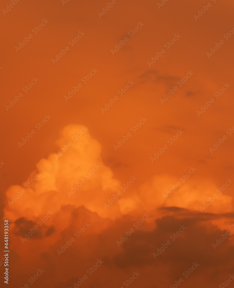 オレンジ色の空と夏雲
