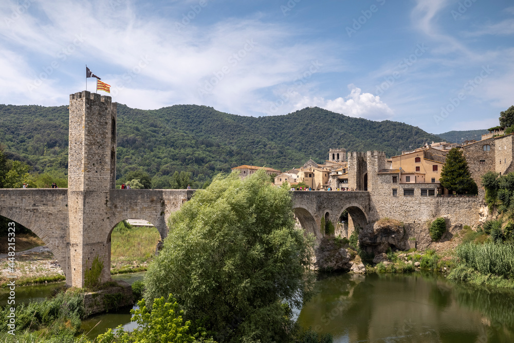 Obraz premium The bridge and river Fluvia at Besalu, Girona, Catalonia, Spain