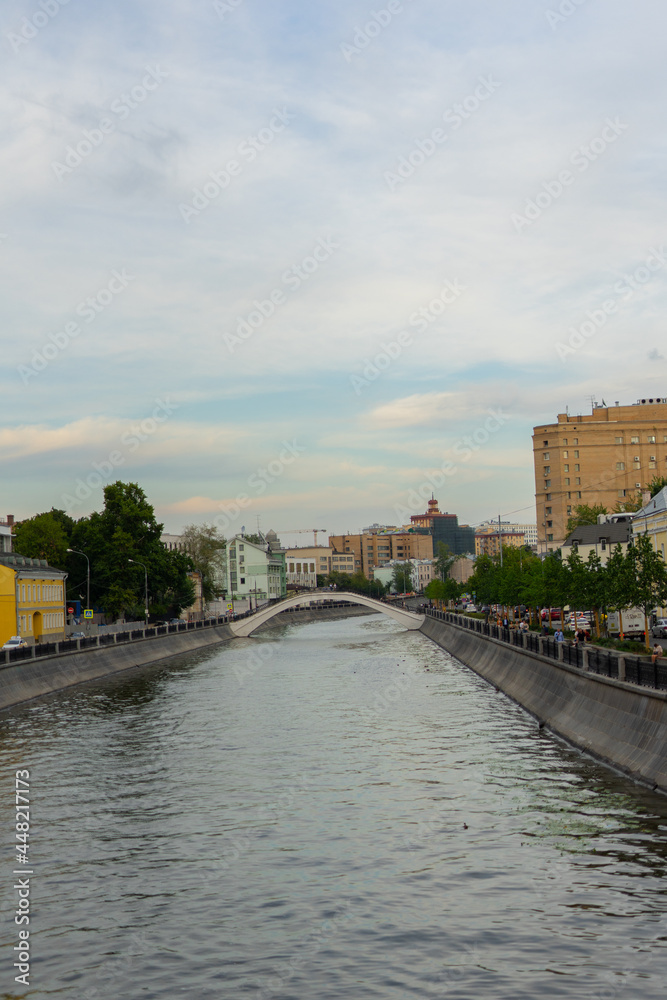 river in city