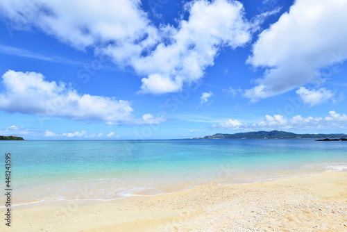 沖縄の綺麗な海 © ショウ タカエス