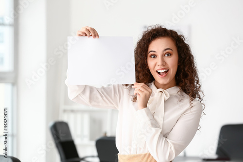 Young woman with blank pape...