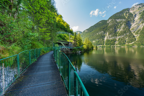 Rad Wanderweg am Hallstätter See mit Hängebrücke