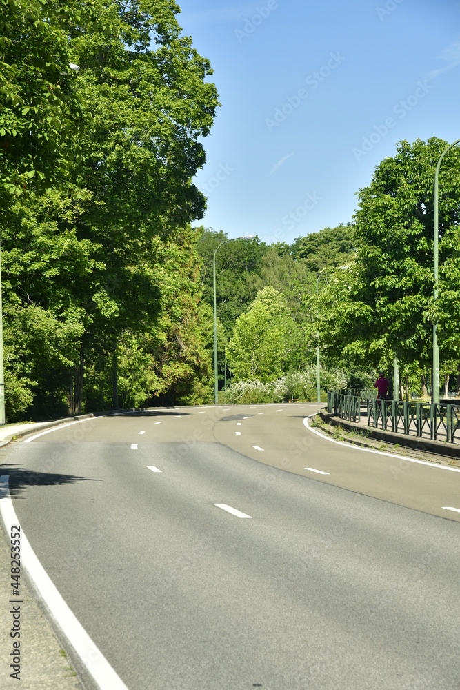 L'avenue de Tervuren sans circulation entre les parcs Parmentier et les Etangs Mellarts à Woluwe-St-Pierre