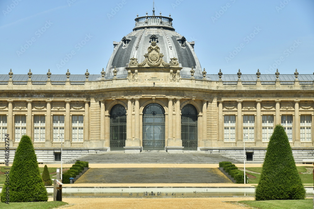 Les imposants portails du Musée National de l'Afrique Centrale au parc de Tervuren à l'est de Bruxelles 
