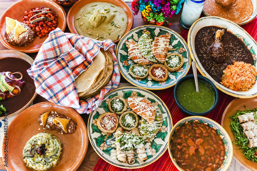 Fotografiet Traditional mexican dishes sopes, tacos dorados, tortillas, mole poblano, red ri