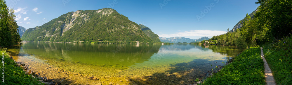 Hallstätter See Panorama mit Wanderweg