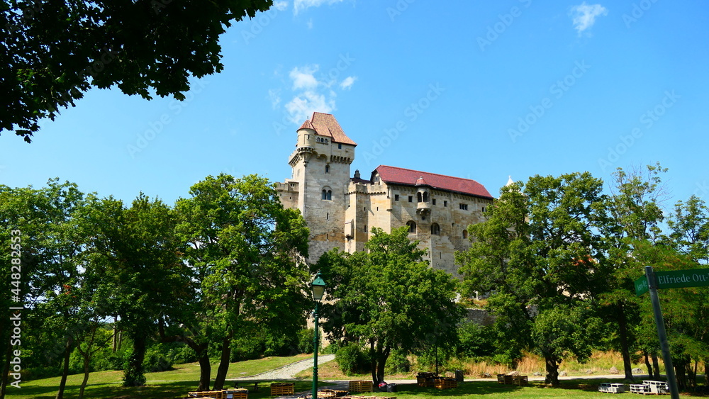 Burg Lichtenstein im Naturpark Föhrenberge