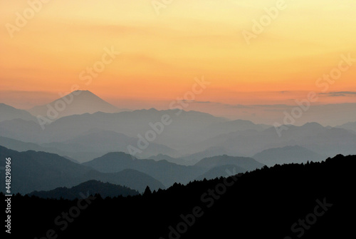 夕焼けと富士山 © hiro