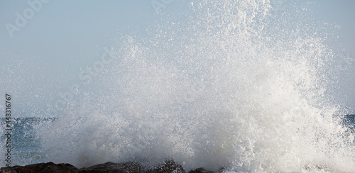 Beautiful waves crashing on the rocks of the bay © Fernando