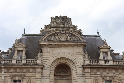 La porte de Paris ou porte des malades, porte de ville construite au 17eme siecle en arc de tromphe, ville de Lille, departement du Nord, France 