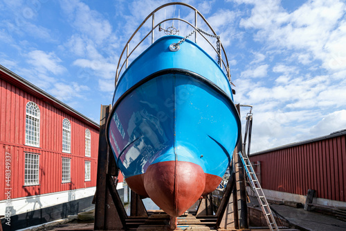 Photo fishing vessel in dockyard for maintenance