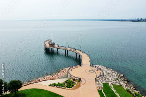 Bild auf Leinwand Aerial scene of the Burlington Pier, Ontario, Canada