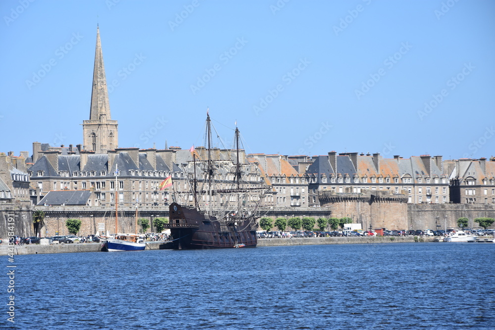 Fototapeta premium Saint-Malo, port, bateau