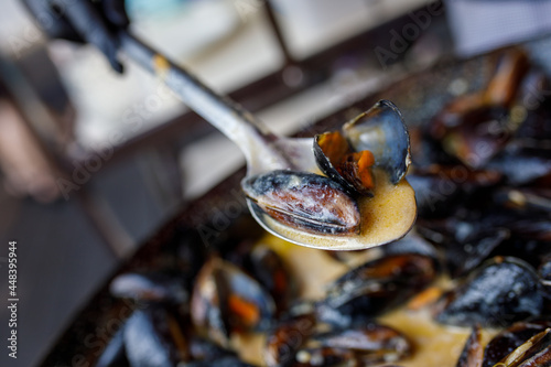 Fototapeta Naklejka Na Ścianę i Meble -  mussels are cooked on the street