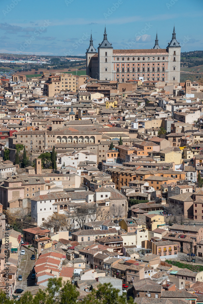 Vista de la ciudad de Toledo y del Alcázar desde el mirador del Parador Nacional