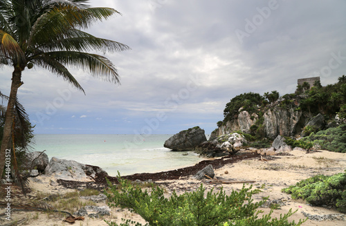 View of the coast and the tower of the Castillo in Tulum, Mexico © Stefano