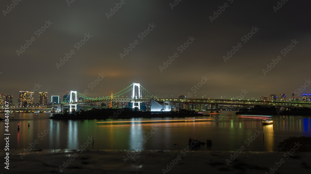 Night photograph of the Rainbow Bridge in Tokyo
