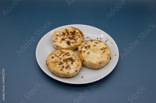 Pan-fried hake fish in the form of medallion fillets sprinkled with cumin and coriander spices.