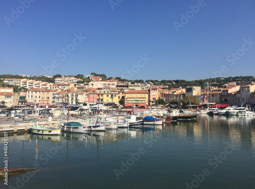View of the Cassis Harbour on a summer sunny day, located in the Provence-Alpes-Côte d'Azur region, on the French Riviera in Southern France.  © Adrian Popescu