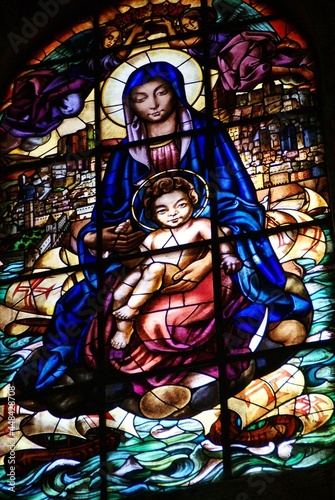 Vitrail de Marie avec l'enfant Jésus