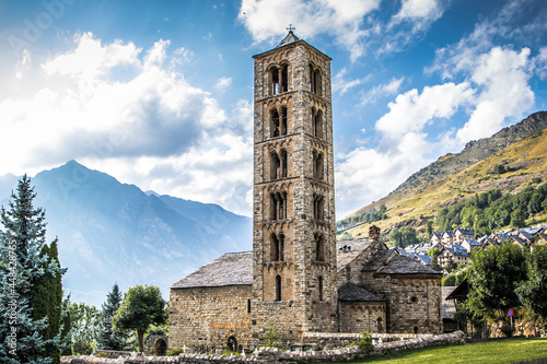 Historische Kirche aus dem Mittelalter in Taüll