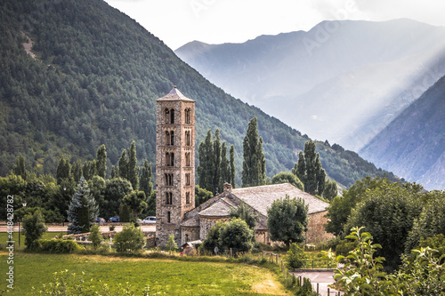 Historische Kirche aus dem Mittelalter in Taüll