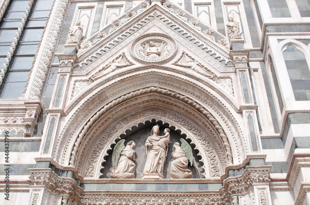 Florence Cathedral, Cathedral of Saint Mary of the Flower (Cattedrale di Santa Maria del Fiore), one of sculpture over gates