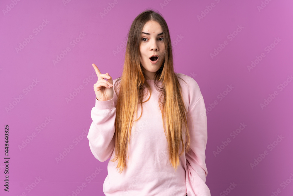Young caucasian woman isolated on purple background intending to realizes the solution while lifting a finger up Young caucasian woman isolated on purple background intending to realizes the solution while lifting a finger up