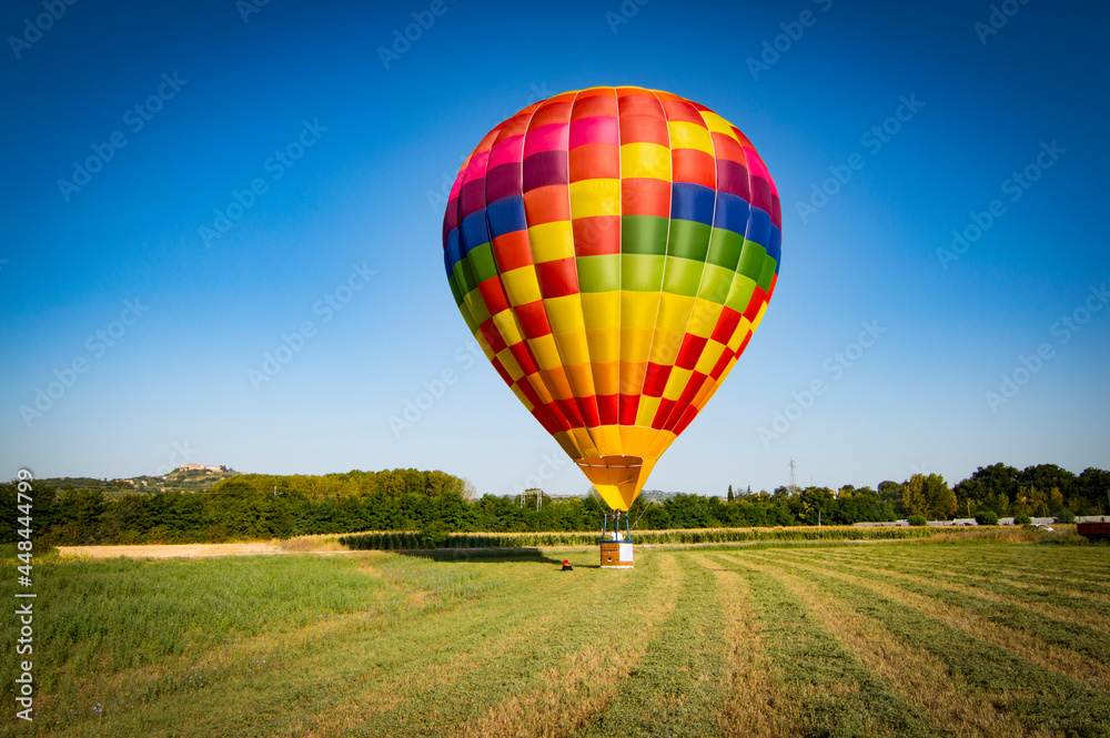 Fototapeta premium Mongolfiere sul cielo di Todi