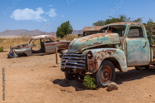 Autowrack in der Wüste, Namibia