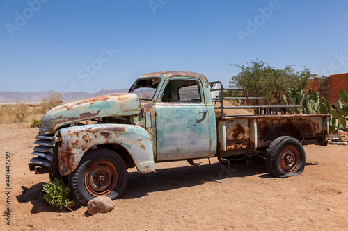 Autowrack in der Wüste, Namibia
