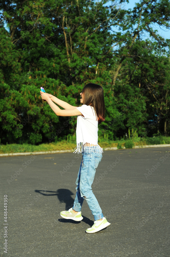 Fototapeta premium Girl with the toy pop it outdoors. 