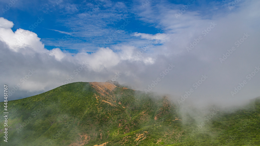 安達太良山　雲の稜線