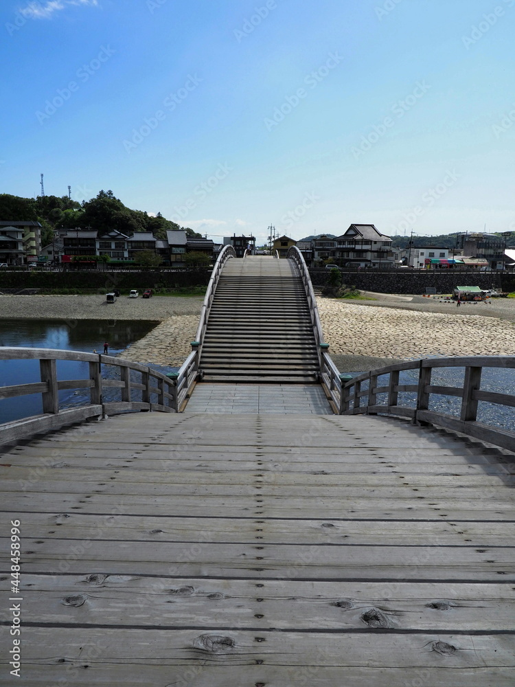 山口県錦帯橋、続く木造橋。