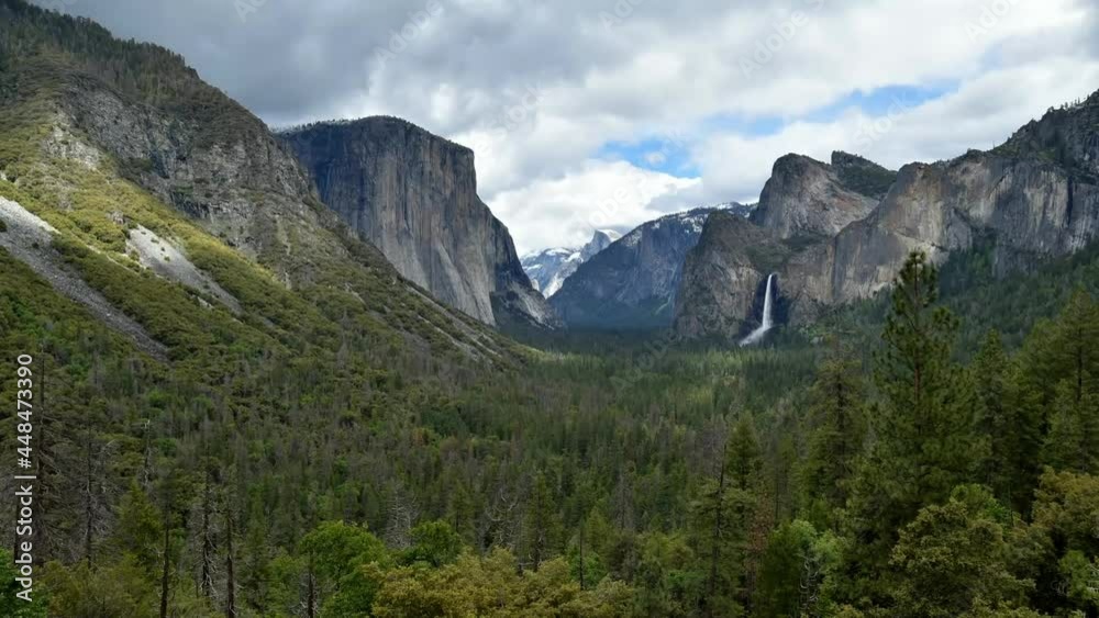 Timelapse of tunnel view Yosemite valley daytime, California USA Timelapse of tunnel view Yosemite valley daytime, California USA