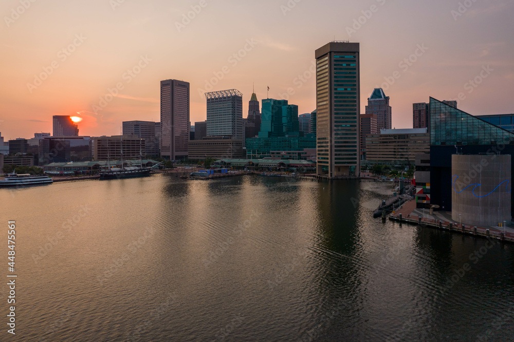 Obraz premium Aerial View of Baltimore City Inner Harbor at Sunset