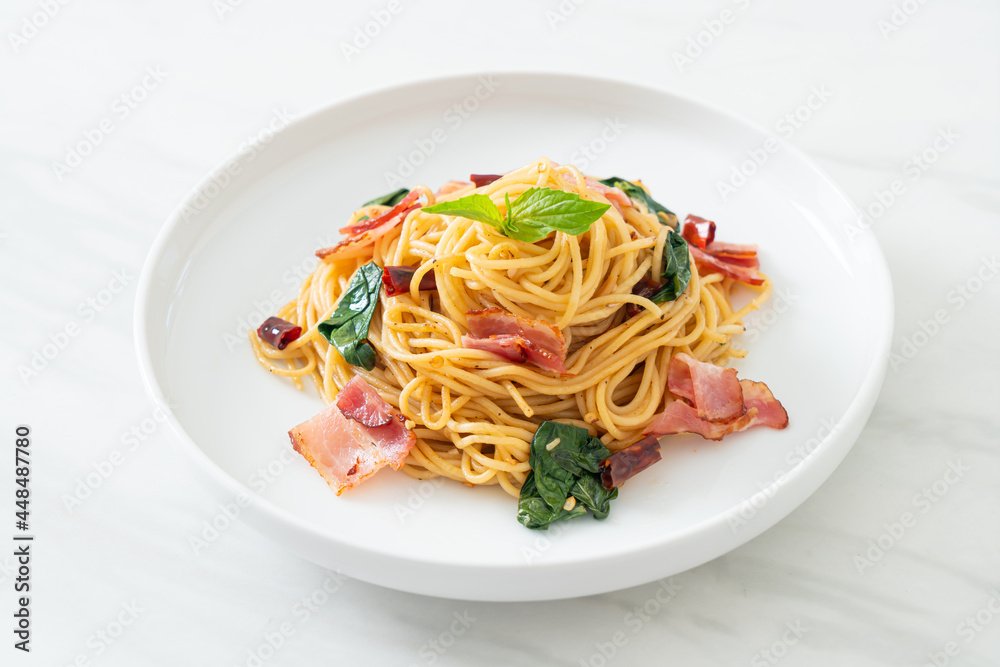 Stir-Fried Spaghetti With Dried Chili And Bacon